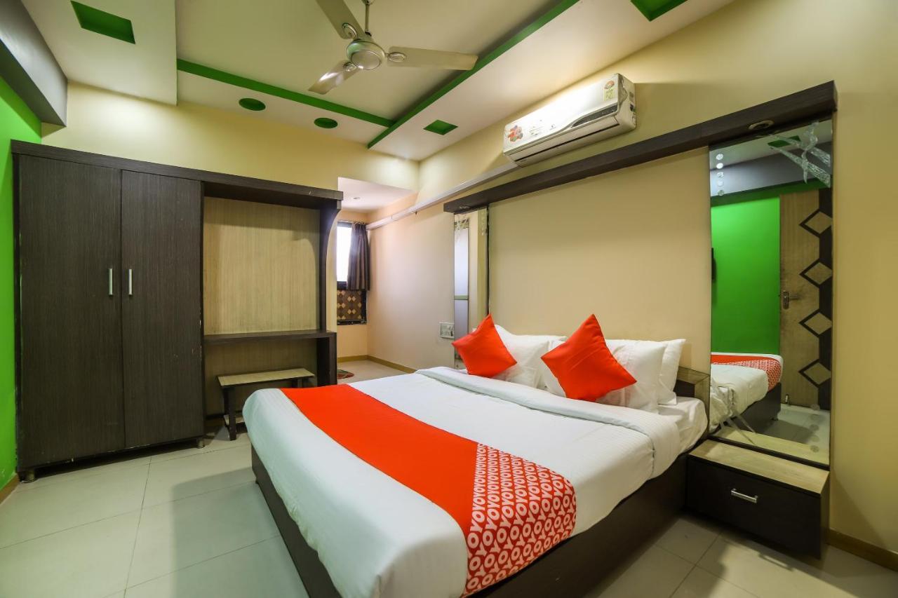 Oyo 69877 Hotel Sarthi Residency Ahmedabad Exterior foto