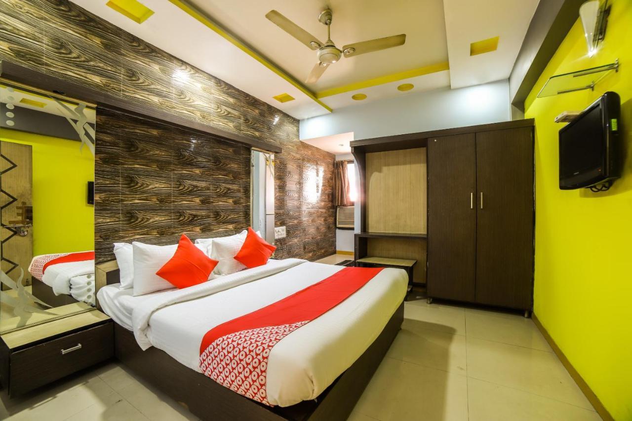 Oyo 69877 Hotel Sarthi Residency Ahmedabad Exterior foto