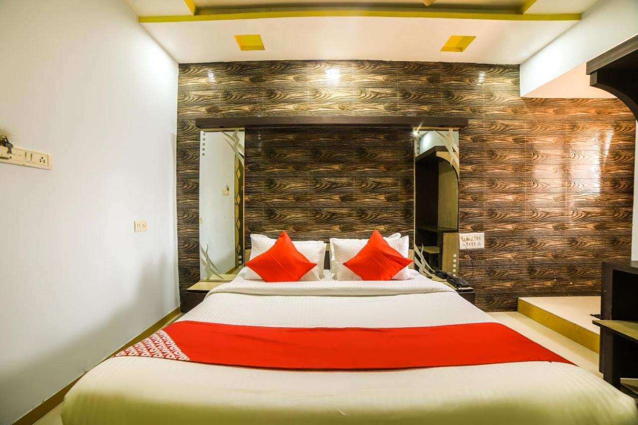 Oyo 69877 Hotel Sarthi Residency Ahmedabad Exterior foto